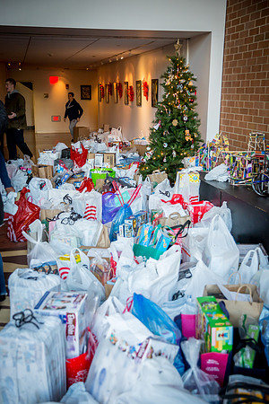holidaygiftdrive18_us_jfess_2602