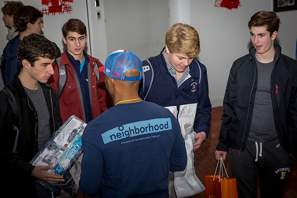 holidaygiftdrive18_us_jfess_2463