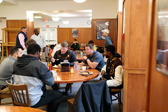hc22_fballbfast_bdf1_0930