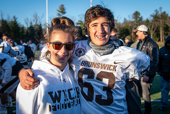 football_nepsac19_wkl8_2093