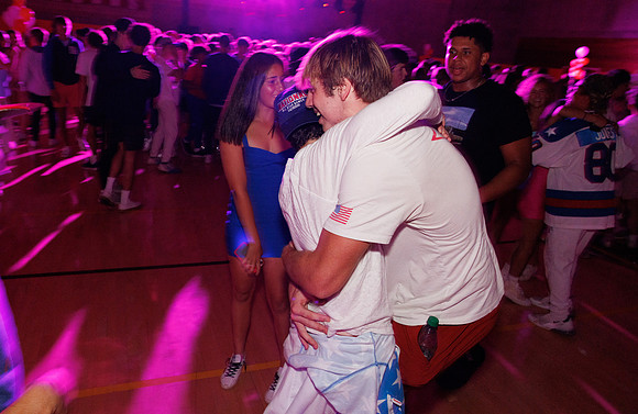 hc22_dance_us_ss_9900
