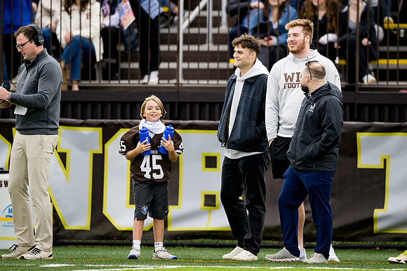 hc25_football_ah_0174
