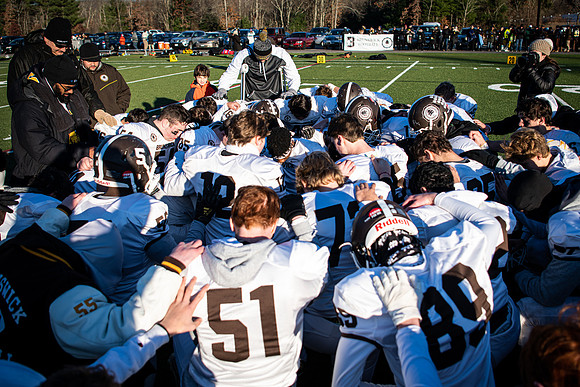 football_nepsac19_wkl8_1856