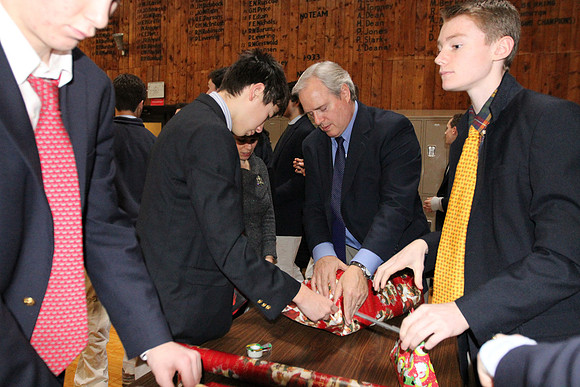 holiday_giftwrapping_us_3190