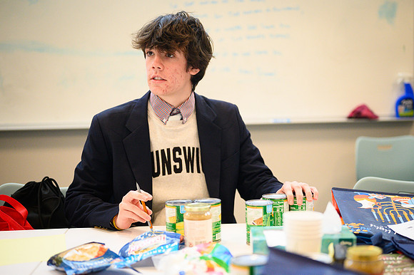 thanksgiving_fooddrive25_us_wkl1_5026