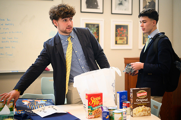 thanksgiving_fooddrive25_us_wkl1_5036