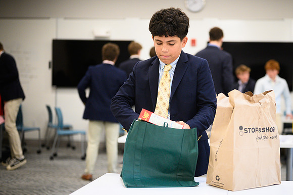 thanksgiving_fooddrive25_us_wkl1_5177