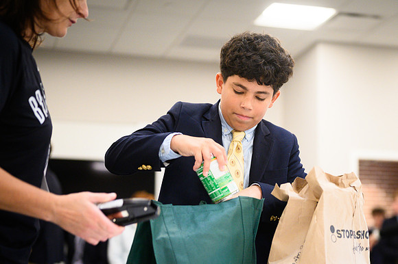 thanksgiving_fooddrive25_us_wkl1_5183