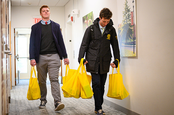 thanksgiving_fooddrive25_us_wkl1_5284