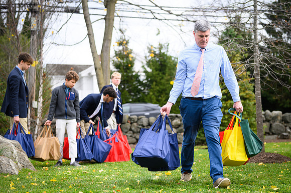 thanksgiving_fooddrive25_us_wkl1_5416