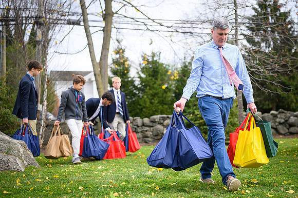 thanksgiving_fooddrive25_us_wkl1_5421