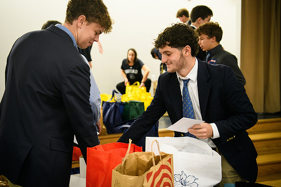 thanksgiving_fooddrive25_us_wkl2_4962