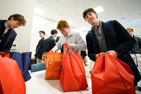 thanksgiving_fooddrive25_us_wkl2_4994