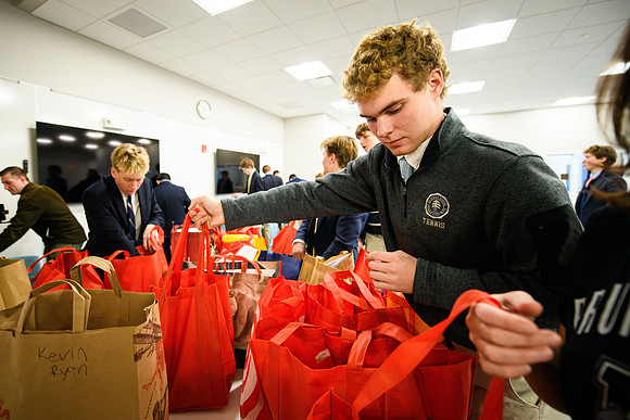 thanksgiving_fooddrive25_us_wkl2_5020