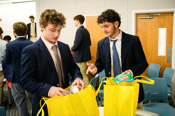 thanksgiving_fooddrive25_us_wkl2_5070