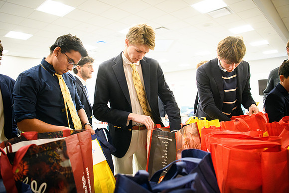 thanksgiving_fooddrive25_us_wkl2_5087