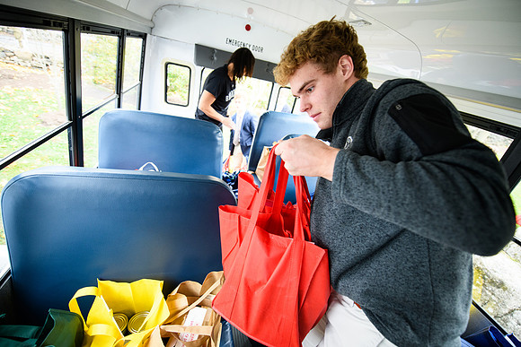 thanksgiving_fooddrive25_us_wkl2_5170
