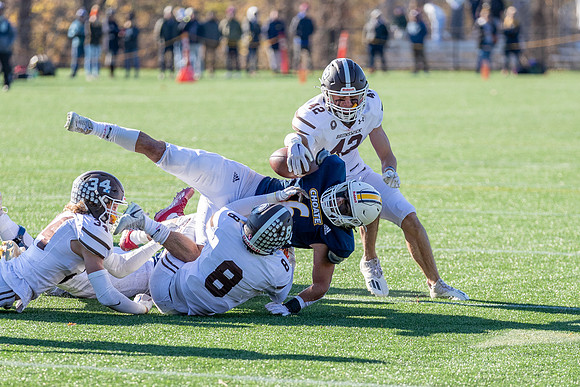 football_nepsac22_fg2_5128