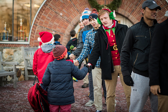 holiday_handshake16_wkl_0103