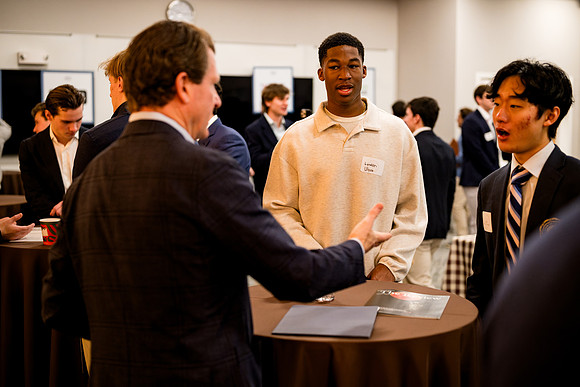 careercenter_tablenetworking25_ah_0185