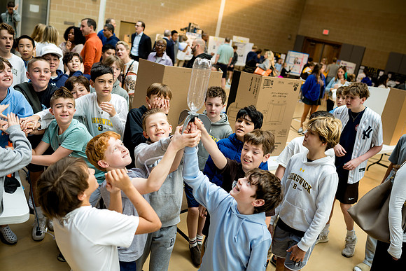 sciencefair25_ms_ah_0096