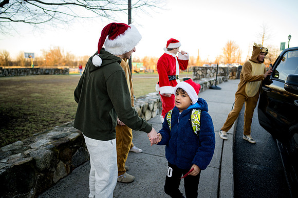 holiday_handshake24_ah_0050