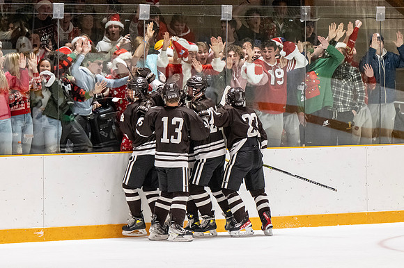 hockey_2022-12-10_dburns_8390