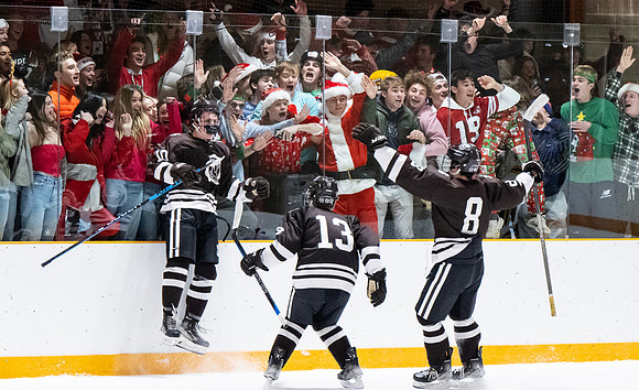 hockey_2022-12-10_dburns_8604