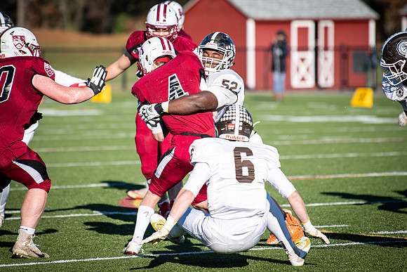 football_nepsac19_wkl8_1474