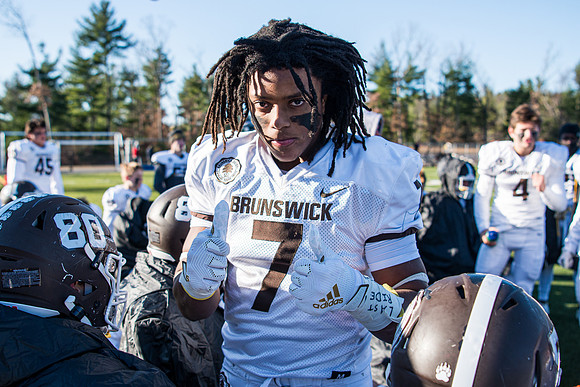 football_nepsac19_wkle_8808