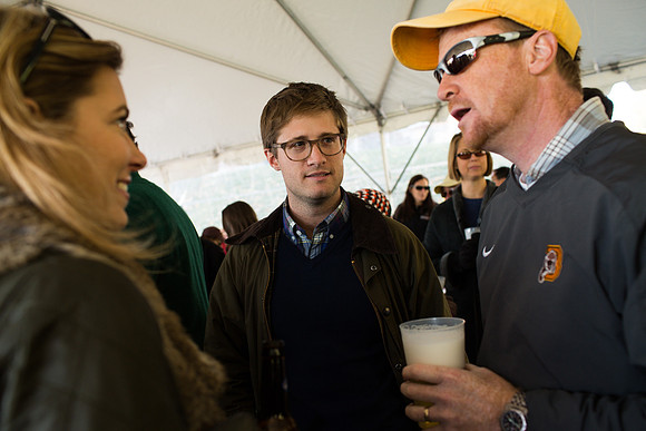 alumni_tent_crowd_hc13_jk_6387