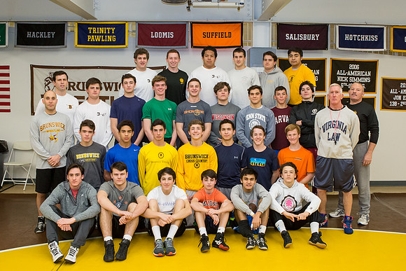 team_winter1516_wrestling_varsity_jfess_4550