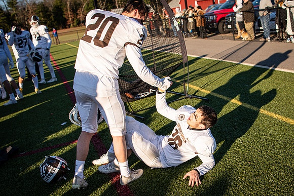 football_nepsac19_wkl8_1716