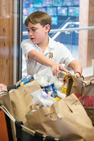 thanksgiving18_fooddrive_ls_wkl_9911