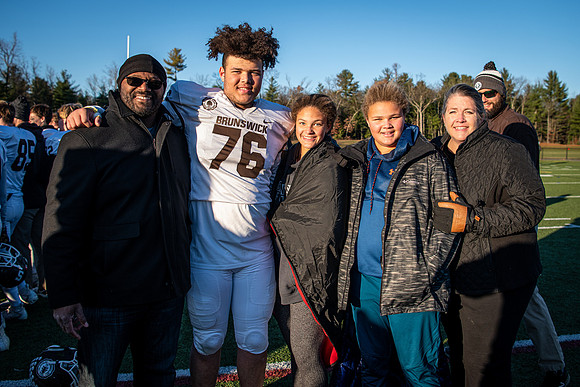football_nepsac19_wkl8_2089