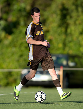 homecoming14_soccer_3rdswhite_db_9699
