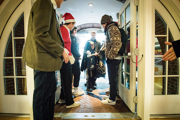 holiday_handshake16_wkl_0122