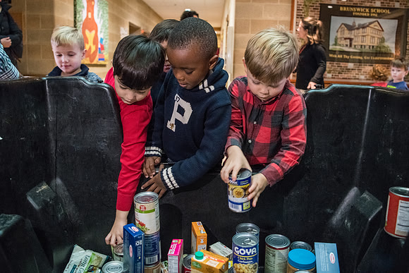 thanksgiving18_fooddrive_ps_wkl_9954