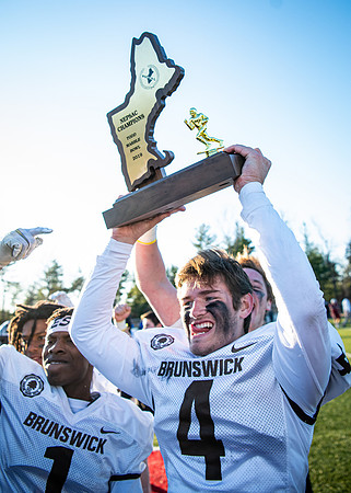 football_nepsac19_wkl8_1930