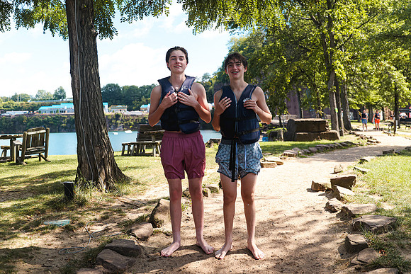 classtrip26_gr10_brownstone_ss1_2195