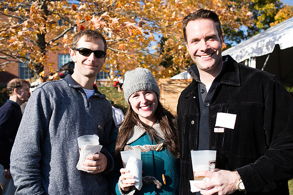 alumni_tent_crowd_hc13_jk_6252