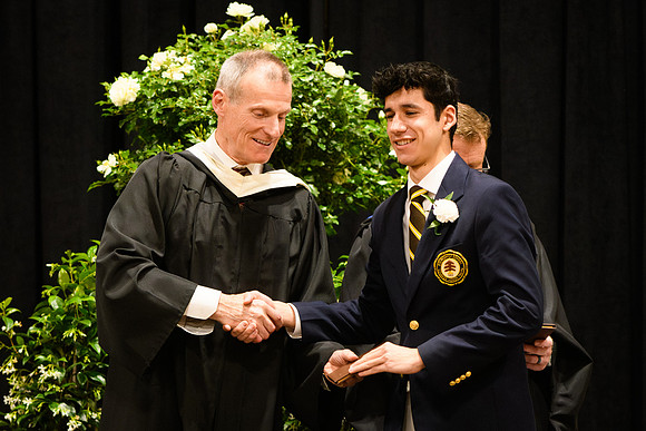 graduation25_diploma_wkl1_5099