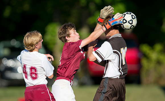 homecoming14_soccer_3rdsbrown_db_9638