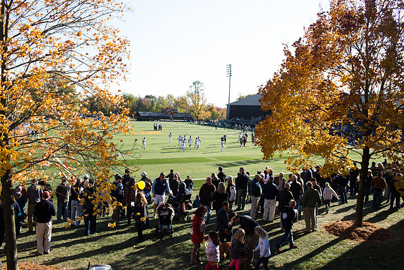 alumni_tent_crowd_hc13_jk_6325