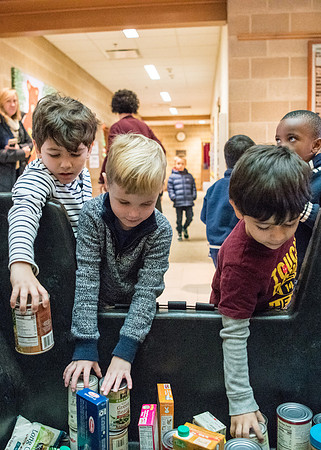 thanksgiving18_fooddrive_ps_wkl_9953