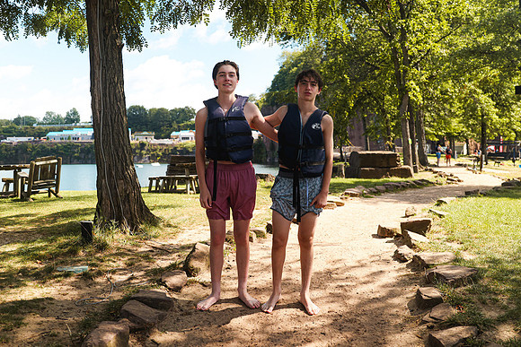 classtrip26_gr10_brownstone_ss1_2184