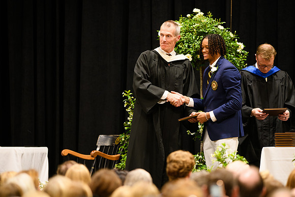 graduation25_diploma_wkl1_5164