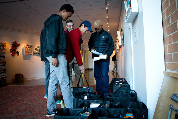 thanksgiving_fooddrive_us_mkras_0003