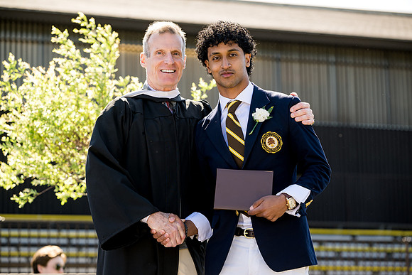 graduation23_diploma_ah_0209