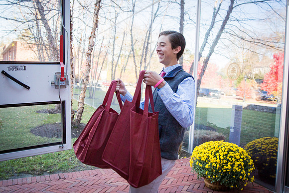 thanksgiving_fooddrive_us_wkl_6445